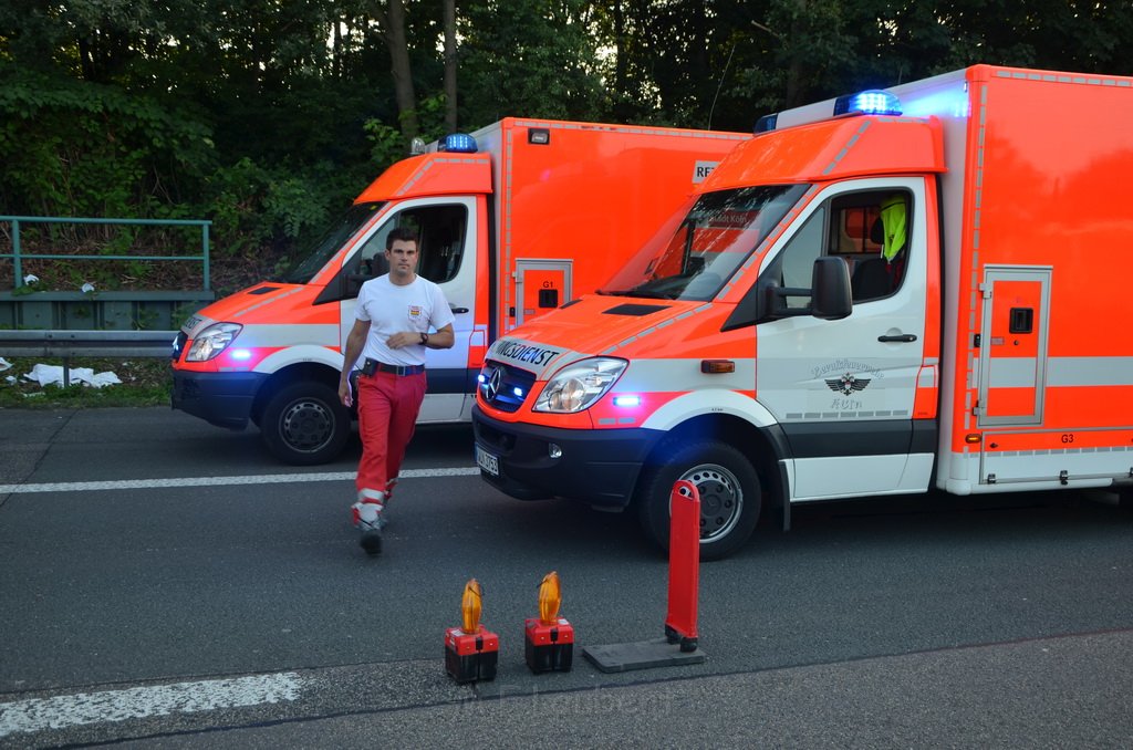 Einsatz BF Koeln Klimaanlage Reisebus defekt A 3 Rich Koeln hoehe Leverkusen P147.JPG